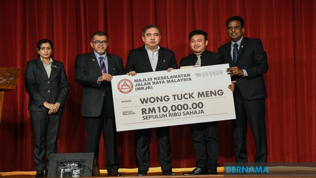 Lorry Driver Honoured for Heroic Actions That Saved 21 Bus Passengers at Menora Tunnel