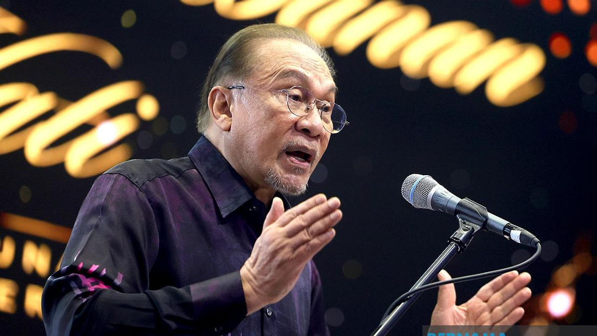 Anwar Urges Malaysians to Stand United Against Divisive Racial Politics