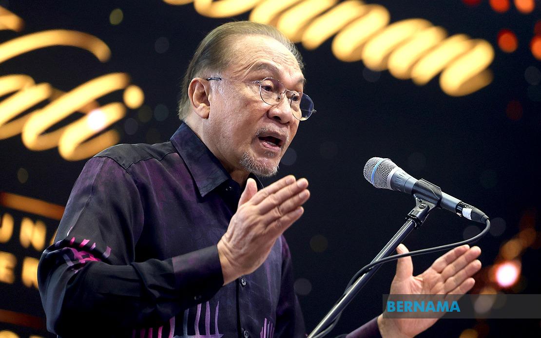 Anwar Urges Malaysians to Stand United Against Divisive Racial Politics