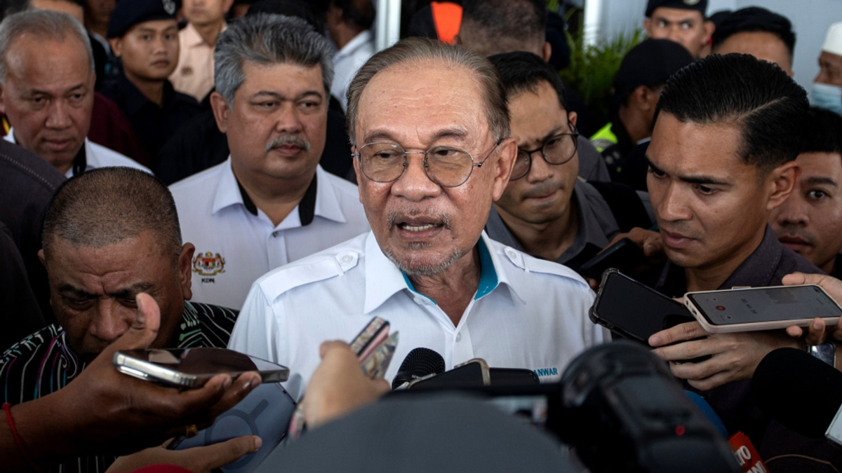Anwar Backs KWAP Over eFishery Investment Loss, Points to Broader Profitability