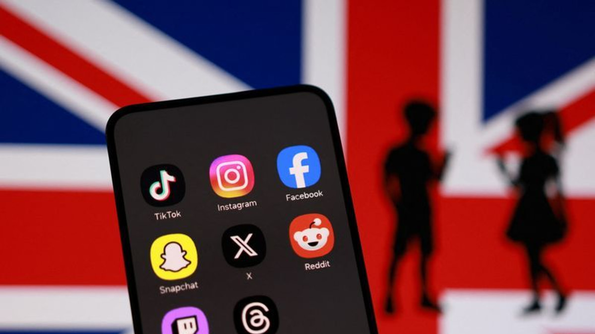 Britain to impose midnight social media curfew for teenagers aged 16-17
