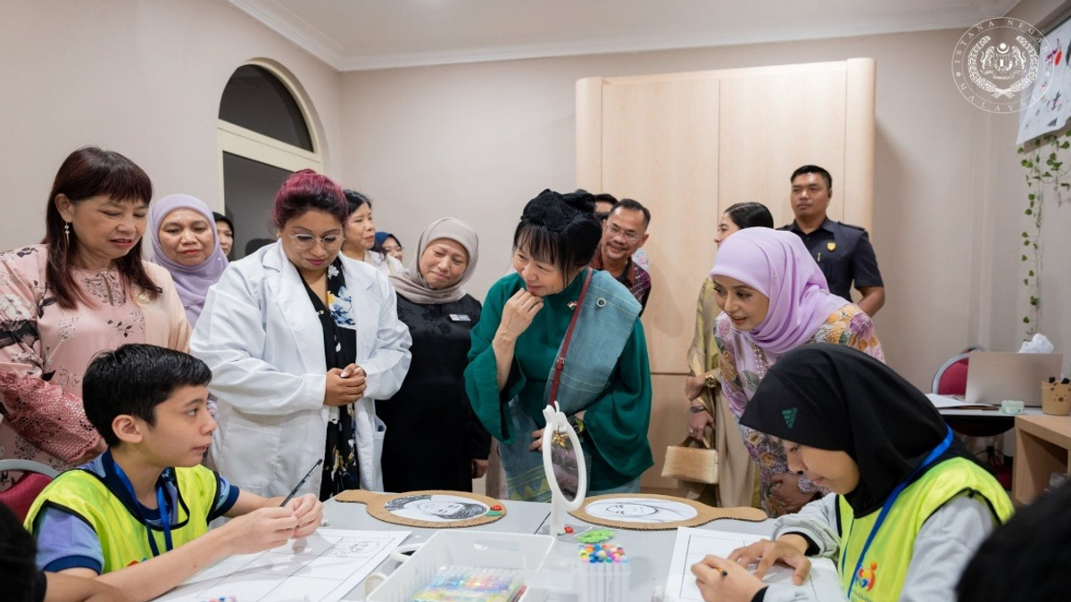 Queen Zarith Sofiah and Singapore First Lady Visit Bangi Autism Centre