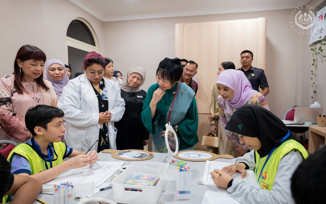 Queen Zarith Sofiah and Singapore First Lady Visit Bangi Autism Centre