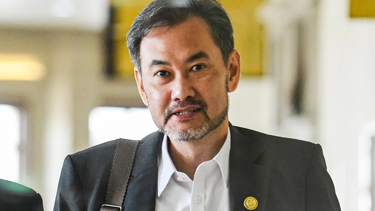 Former 1MDB Chief Distances Himself from Jho Low's Political Influence, Clarifies Najib Communications