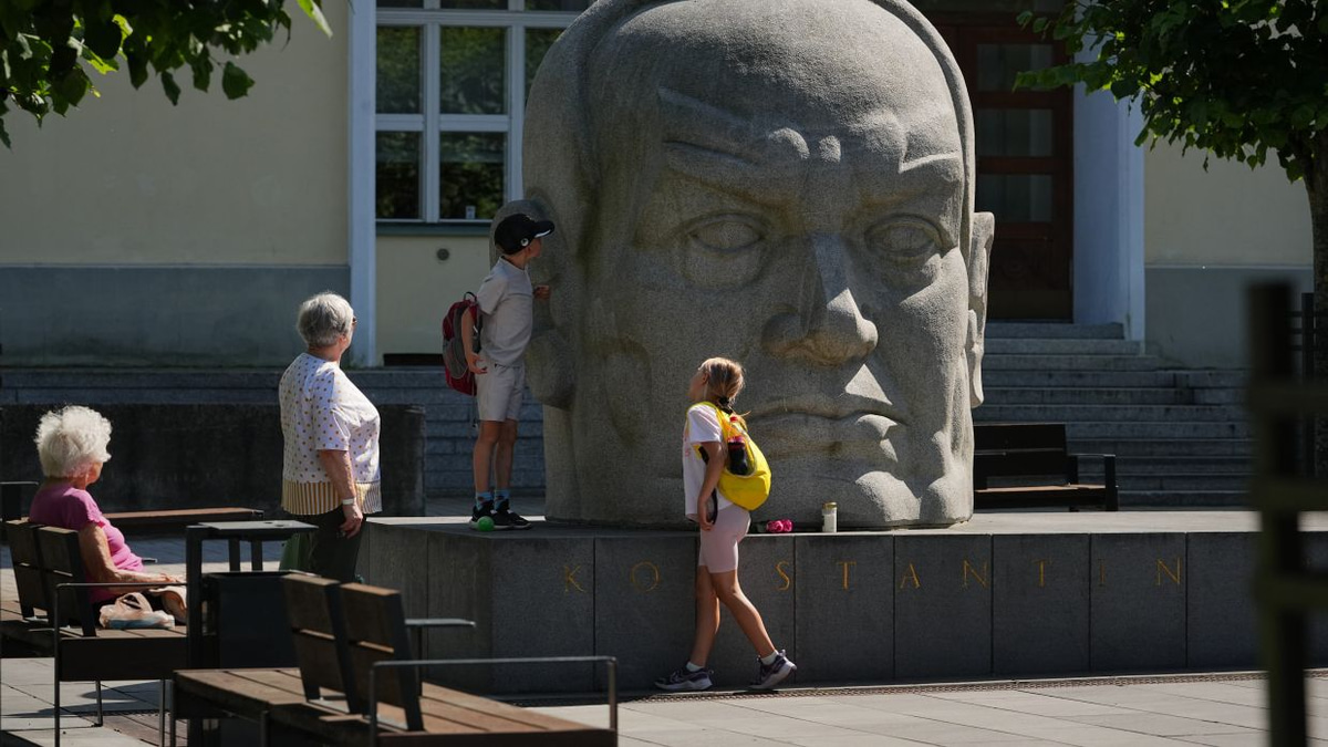 Estonia Maps Soviet-Era Art to Reclaim Complex Cultural Legacy