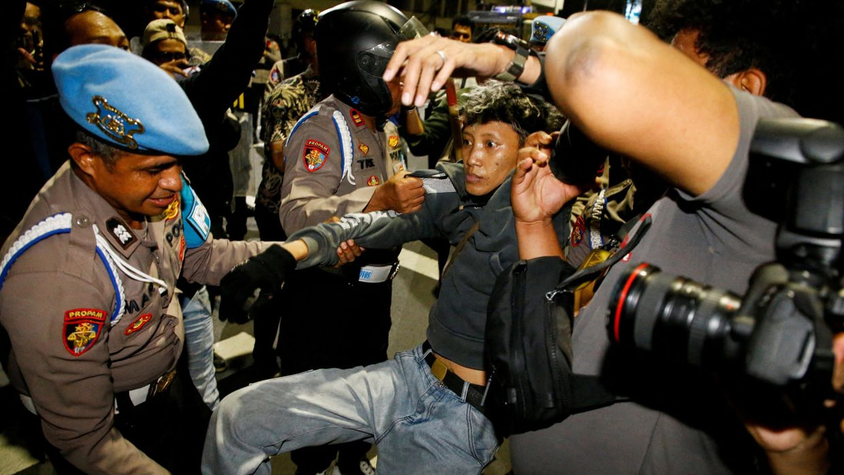 Indonesia Charges Four After Anti-Government Protest in Surabaya Over Fuel and School Meals