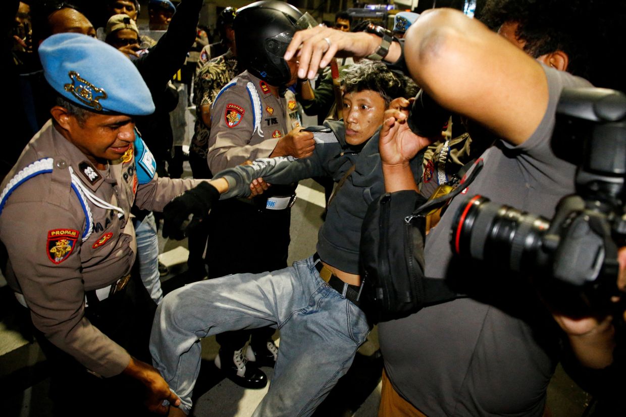 Indonesia Charges Four After Anti-Government Protest in Surabaya Over Fuel and School Meals