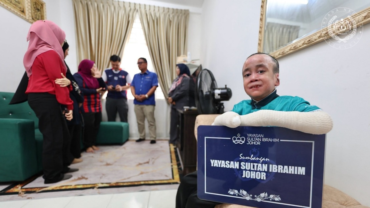 Johor Royal Foundation Steps In to Support Teenager With Rare Skin Disorder