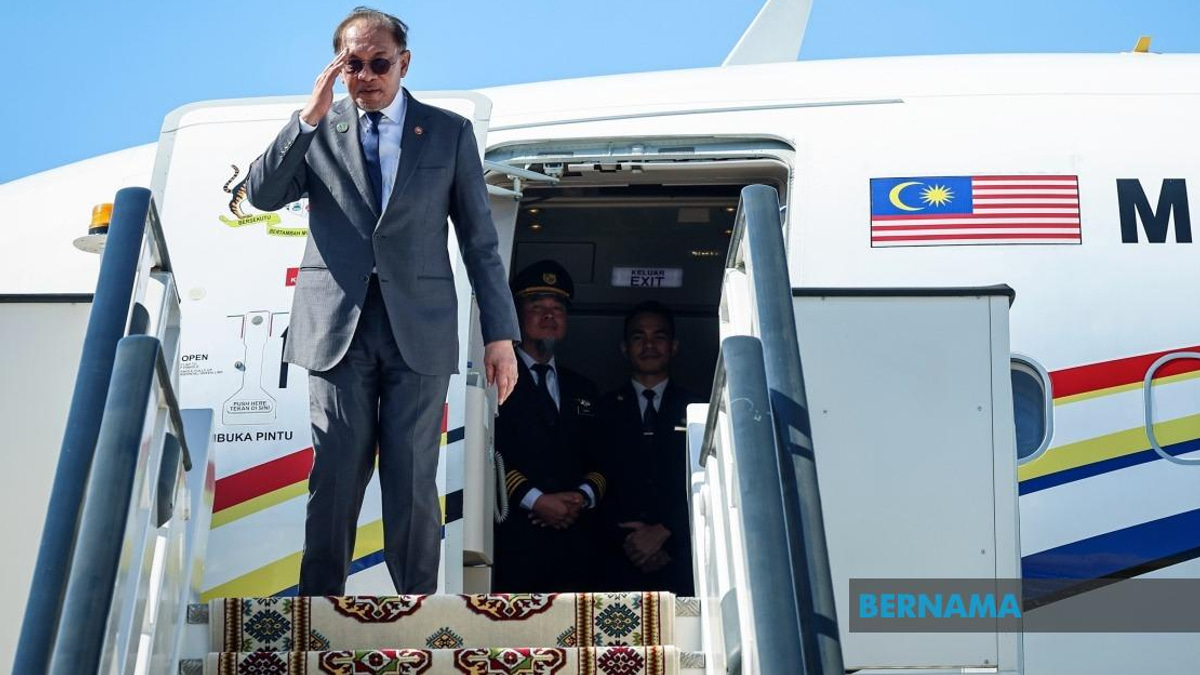 Anwar Returns From Turkmenistan to Lead Penang Economic and Media Events