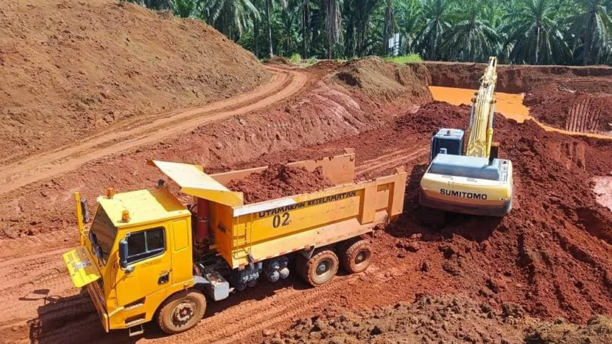 Police bust illegal bauxite ring in Pahang, net nine suspects and RM3.75 million haul