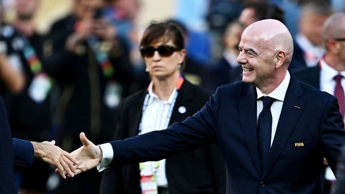 Mexico and Argentina rally behind Infantino as FIFA leadership crisis deepens