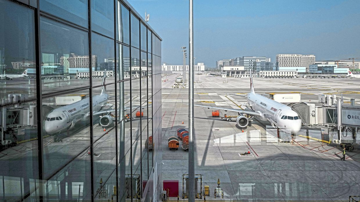China's Big Three Airlines Sink Deeper Into Red as Fuel Costs and Weak Travel Demand Squeeze Margins