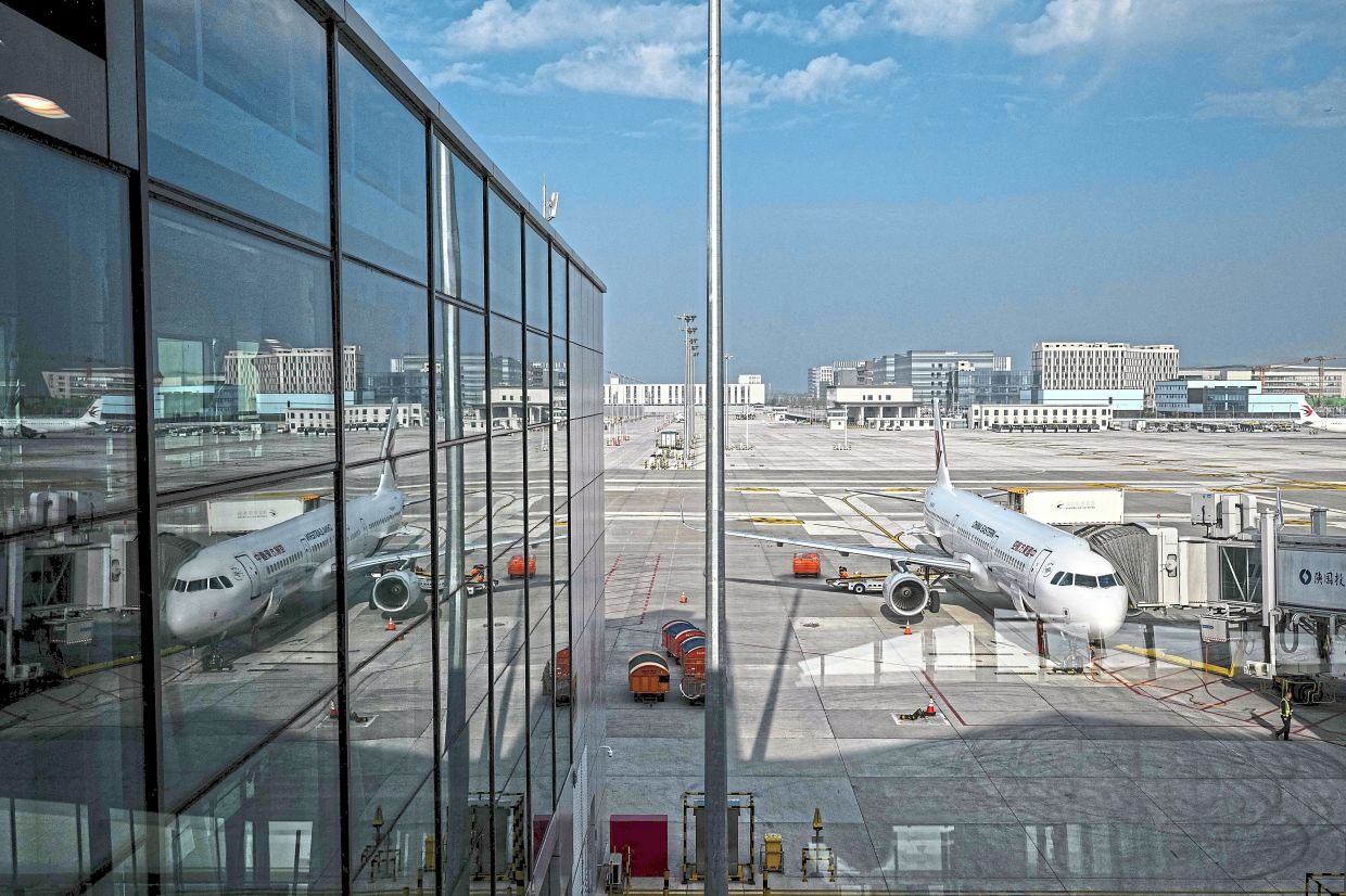 China's Big Three Airlines Sink Deeper Into Red as Fuel Costs and Weak Travel Demand Squeeze Margins