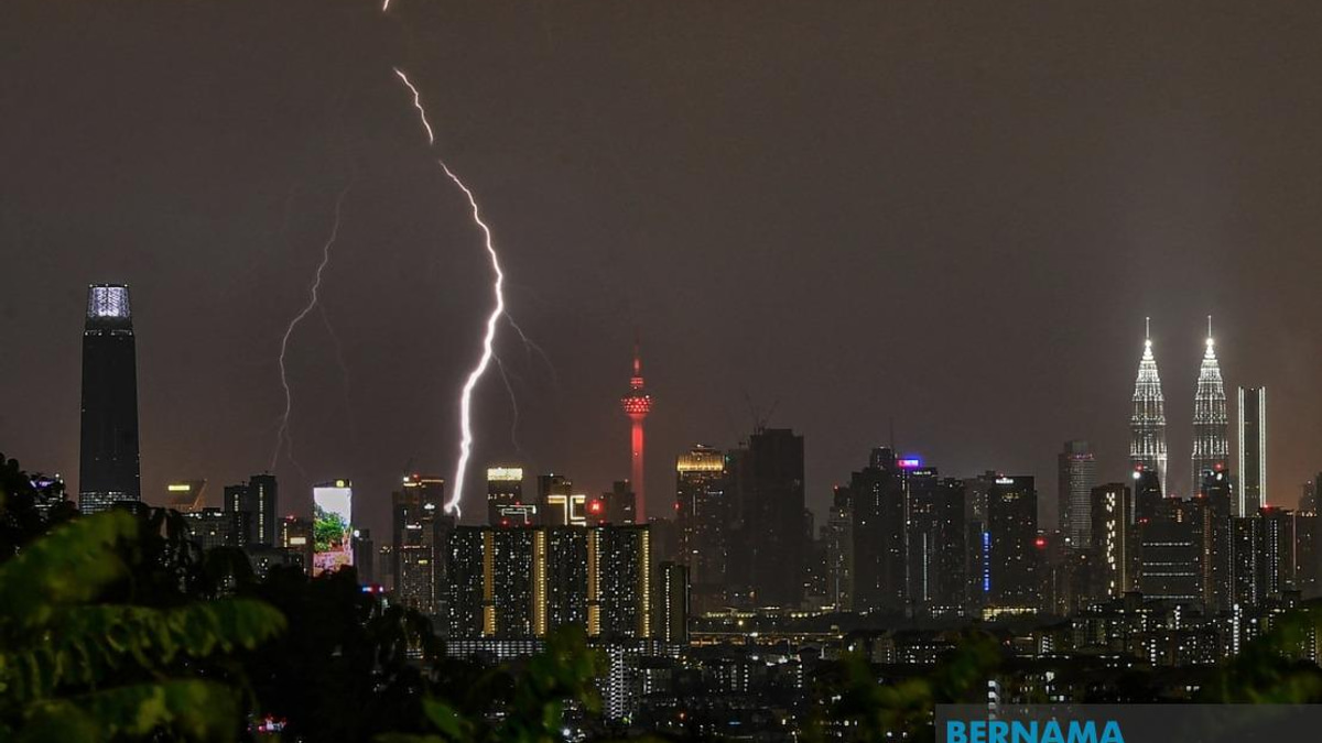 Thunderstorm and Heavy Rain to Lash KL and Eight States Until Evening