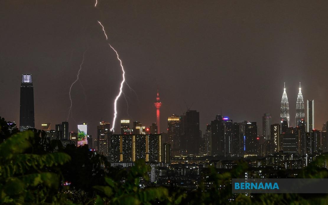 Thunderstorm and Heavy Rain to Lash KL and Eight States Until Evening