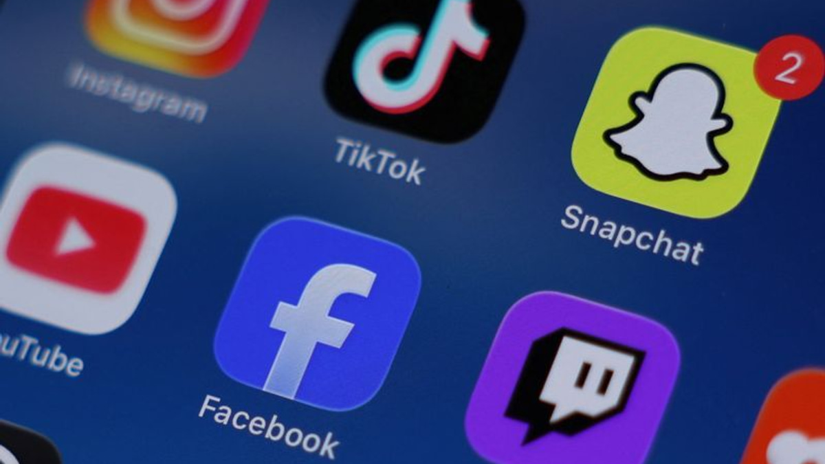 Strong Bipartisan Support Emerges for Tighter Social Media Regulation in the United States