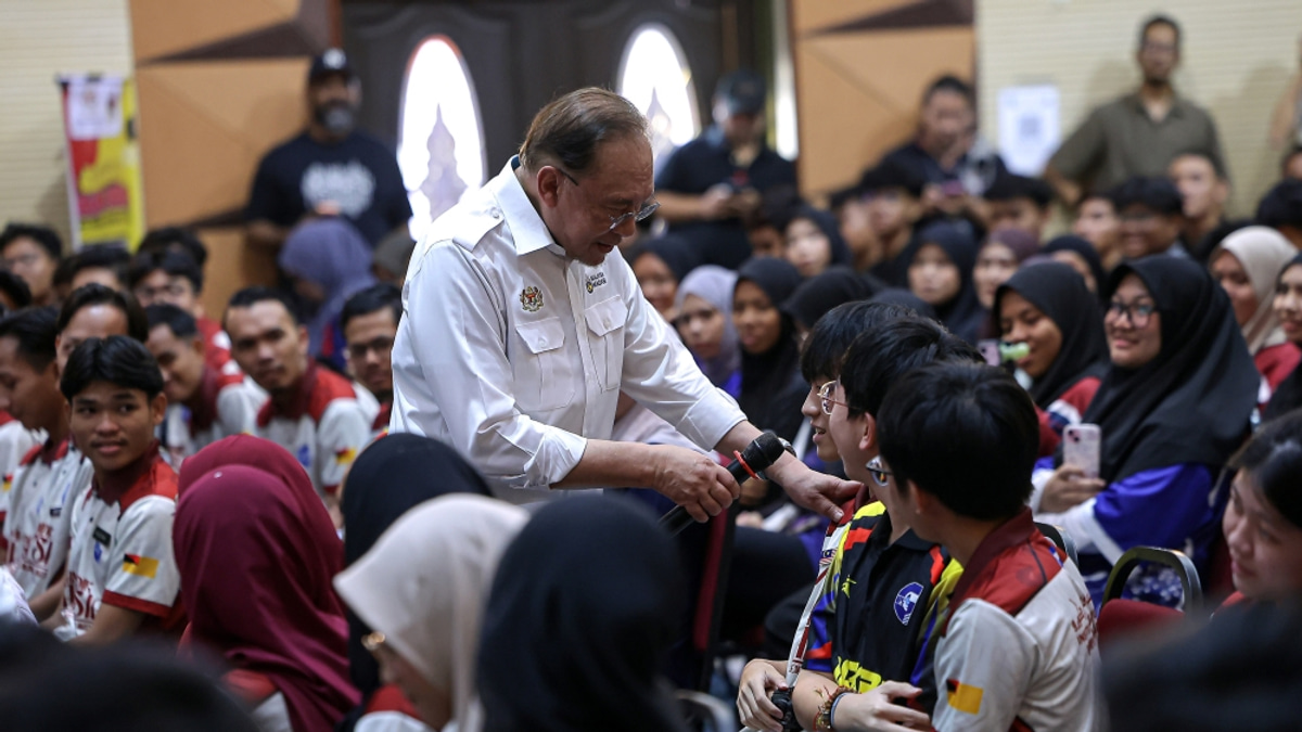 Anwar Defends Matriculation Intake Approach as Balance Between Merit and Equity