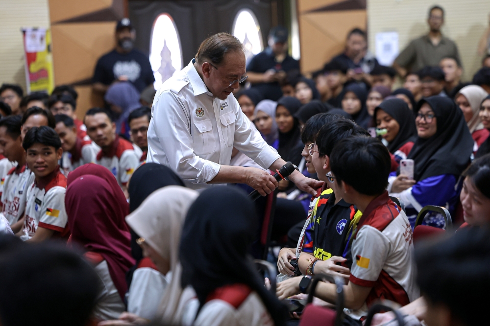 Anwar Defends Matriculation Intake Approach as Balance Between Merit and Equity