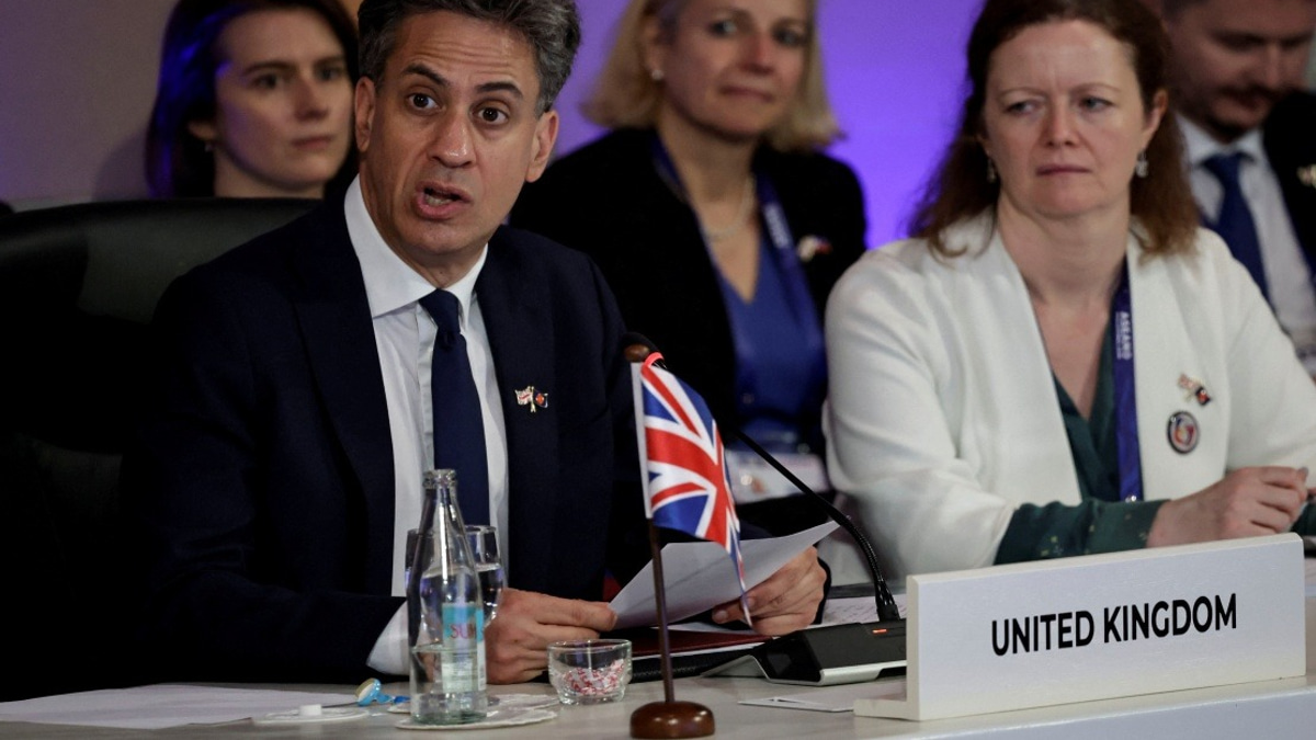 UK Foreign Secretary Ed Miliband Charts Fresh European Course With France, Spain Visits
