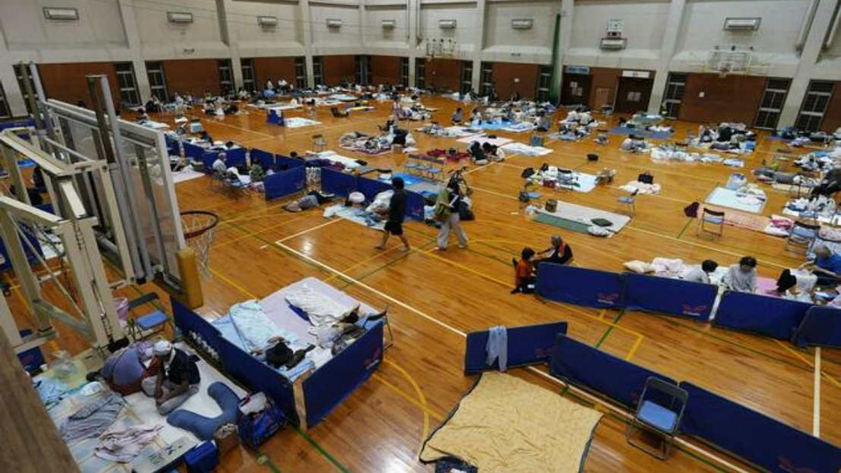 Over 8,000 Still Displaced a Week After Kumamoto Earthquake as Extreme Heat Compounds Crisis