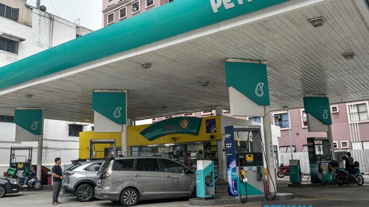 Fuel Prices Rise Sharply as Global Oil Tensions Push Costs Higher