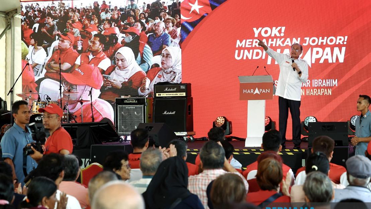 Anwar Urges Johor Campaign Focus Away From Najib Release Row
