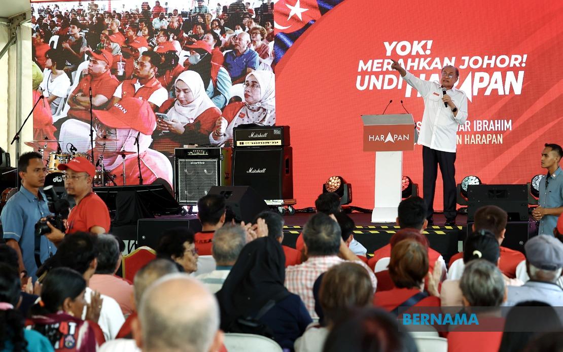 Anwar Urges Johor Campaign Focus Away From Najib Release Row
