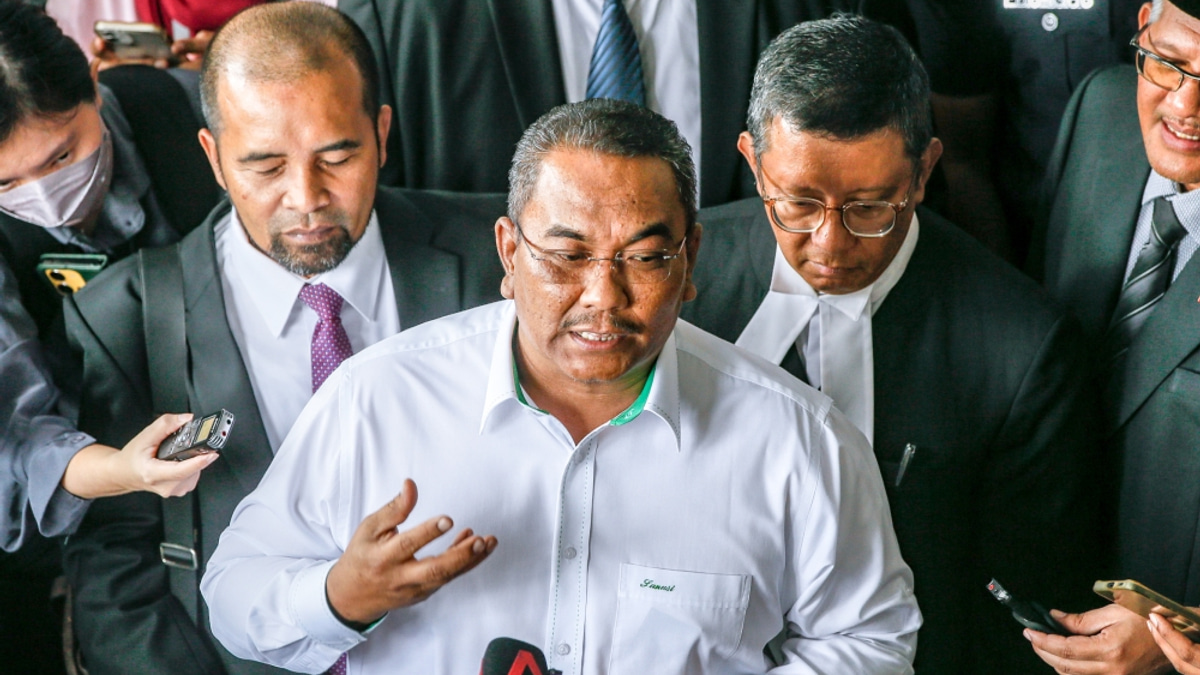 Kedah Menteri Besar Sanusi Issues Legal Demand Against DAP's Nga Kor Ming Over Disputed Remarks