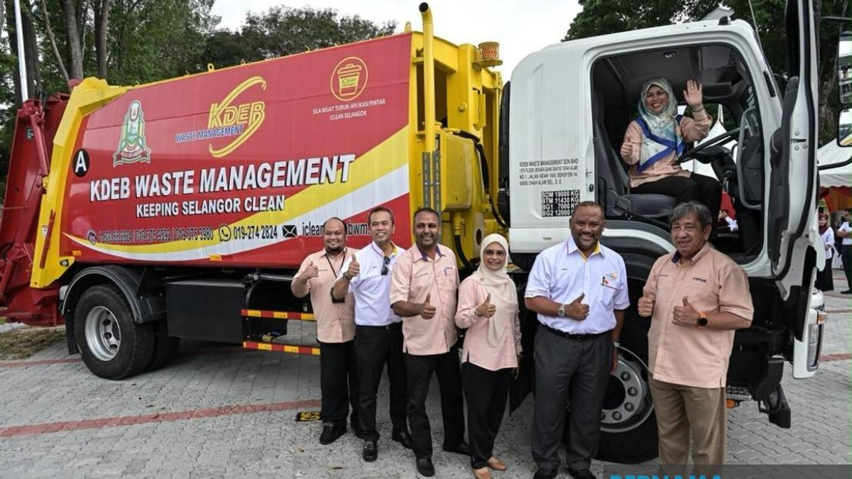 KDEBWM Deploys 33 New Compactor Lorries to Strengthen Hulu Selangor Waste Management