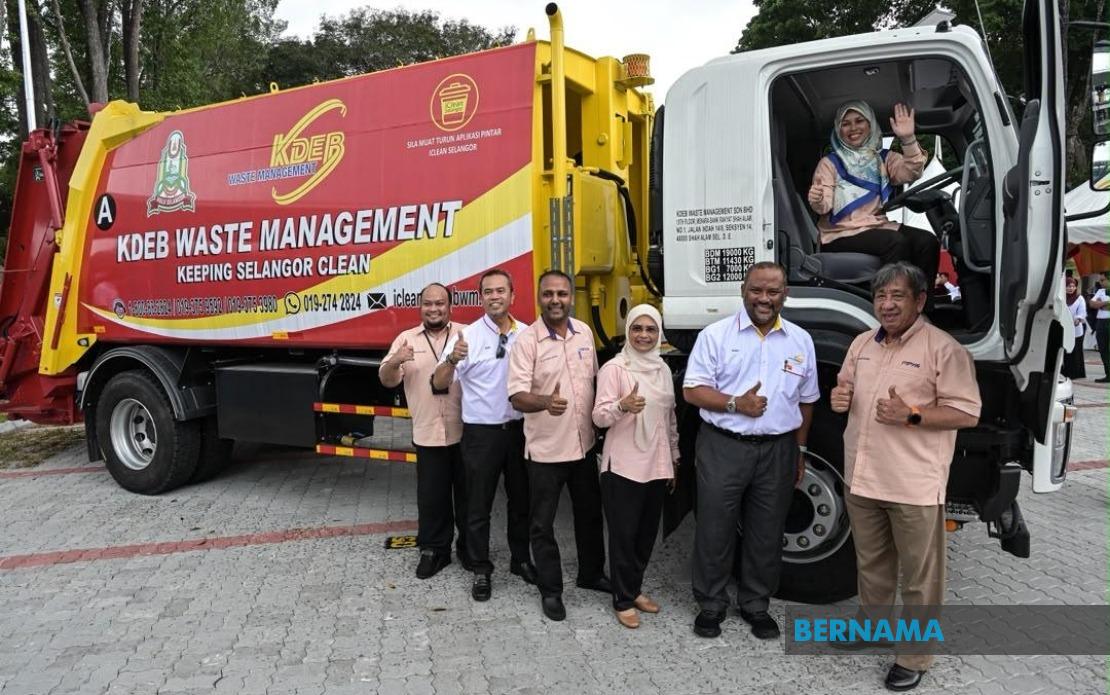 KDEBWM Deploys 33 New Compactor Lorries to Strengthen Hulu Selangor Waste Management