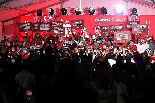 Lah, Millions Watched: Anwar Reveals All 56 PH Johor Candidates